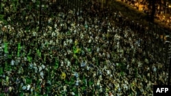 六四事件31周年之际，香港民众继续在维多利亚公园举行烛光纪念集会。（2020年6月4日）