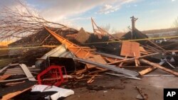 Uništene kuće u Ajovi (Foto: AP/Ryan Foley)