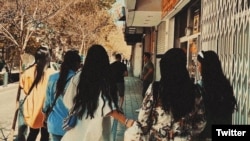 زنان بدون حجاب اجباری 