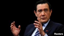 Mantan Presiden Taiwan Ma Ying-jeou berbicara kepada para tamu saat menghadiri acara di Asia Society di New York, AS, 1 Maret 2017. (Foto: REUTERS/Eduardo Munoz)
