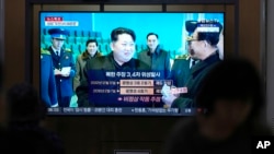 A TV screen shows a report of North Korea's rocket launch with file footage of North Korean leader Kim Jong Un appears during a news program at the Seoul Railway Station in Seoul, South Korea, Aug. 24, 2023. 