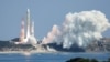 Roket "H3"Jepang, membawa satelit optik canggih "Daichi 3", meninggalkan landasan peluncuran Tanegashima Space Center di Kagoshima, barat daya Jepang, 7 Maret 2023. (JIJI Press / AFP) 