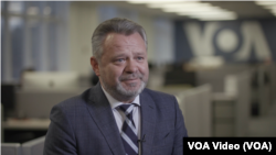 Анатолій Федорук, мер міста Буча під час інтерв'ю українській службі Голосу Америки.
Фото: Дмитро Мельник