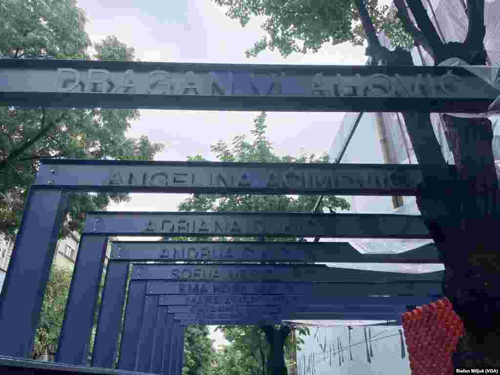 Godišnjica tragedije u Osnovnoj školi "Vladislav Ribnikar" u Beogradu (foto: Glas Amerike / Stefan Miljuš)