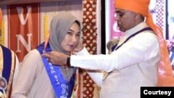 Razia Muradi receiving a gold medal for her accomplishments in a master's course in Public Administration at Veer Narmad South Gujarat University in India. (Photo courtesy Razia Muradi)
