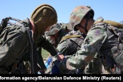 中国与白俄罗斯的士兵在白俄罗斯一处秘密地点举行“雄鹰突击-2024”联合军事演习。（2024年7月9日）