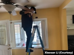 李小三在纽约工作（照片由受访者提供）