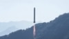 Roket Long March-2C, yang membawa satelit Einstein Probe, lepas landas dari Pusat Peluncuran Satelit Xichang di Xichang, di Provinsi Sichuan, China barat daya, 9 Januari 2024. (Foto: AFP)

