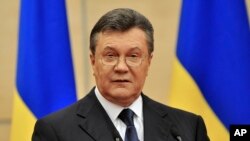 Viktor Yanukovich, Ukrainaning fevral oxirida hokimiyatdan ag'darilgan prezidenti matbuotga bayonot beryapti, Rostov-Don, 11-mart, 2014-yil