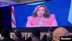 Potpredsednica SAD Kamala Haris govori posredstvom video linka tokom Foruma pacifičkih ostrva, u Grand Pacifik hotelu, u Suvi, Fidži, 13. jula 2022.