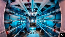 Nacionalna Laboratorija za nuklearnu fuziju Lorens Livermur, Kalifornija.13. decembar, 2012. (Foto: AP/Damien Jemison/Lawrence Livermore National Laboratory)