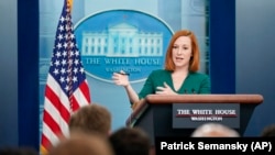 جن ساکی، سخنگوی کاخ سفید درخلال کنفرانس مطبوعاتی خود - ۱۰ مارس ۲۰۲۲