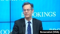 2022年11月4日，美国国防部负责政策的副部长卡尔在布鲁金斯学会的一场对话上。（布鲁金斯学会视频截图）