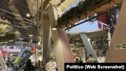 تصویر زنان بدون حجاب در یک رستوران در تهران، در گزارش خبرنامه پولیتیکو