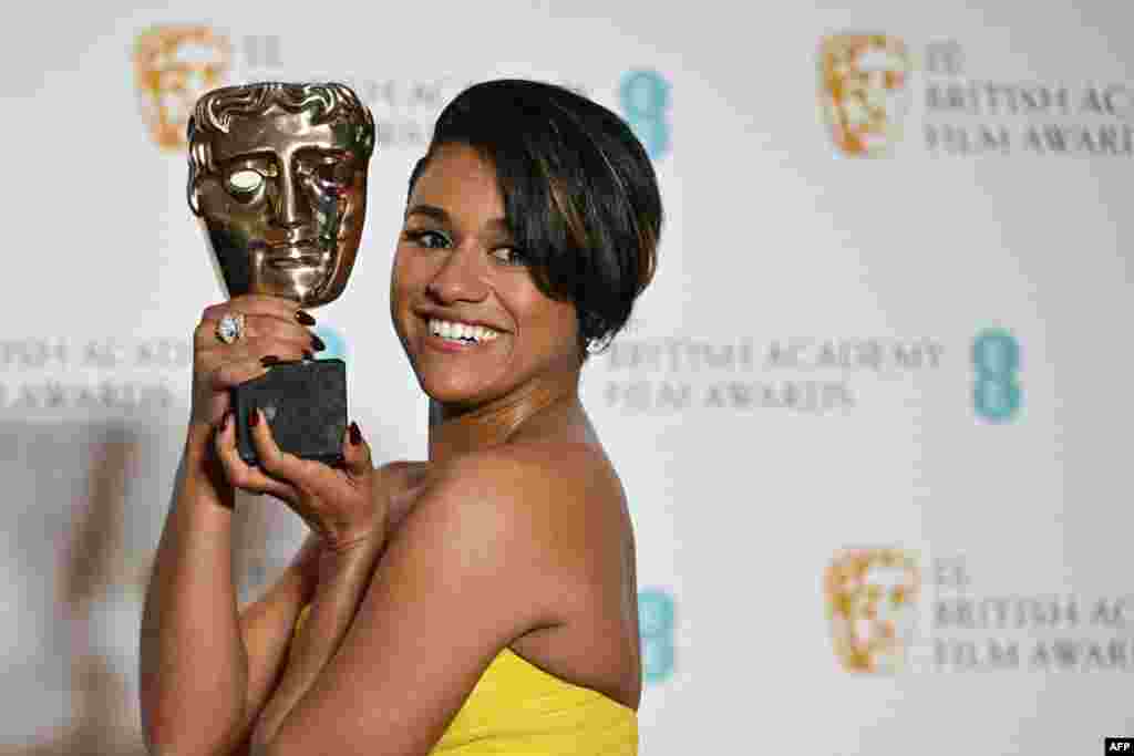 اداکارہ ایریانا ڈیبوس کو فلم 'ویسٹ سائیڈ اسٹوری' کے لیے بہترین معاون اداکارہ کے ایوارڈ سے نوازا گیا۔ 