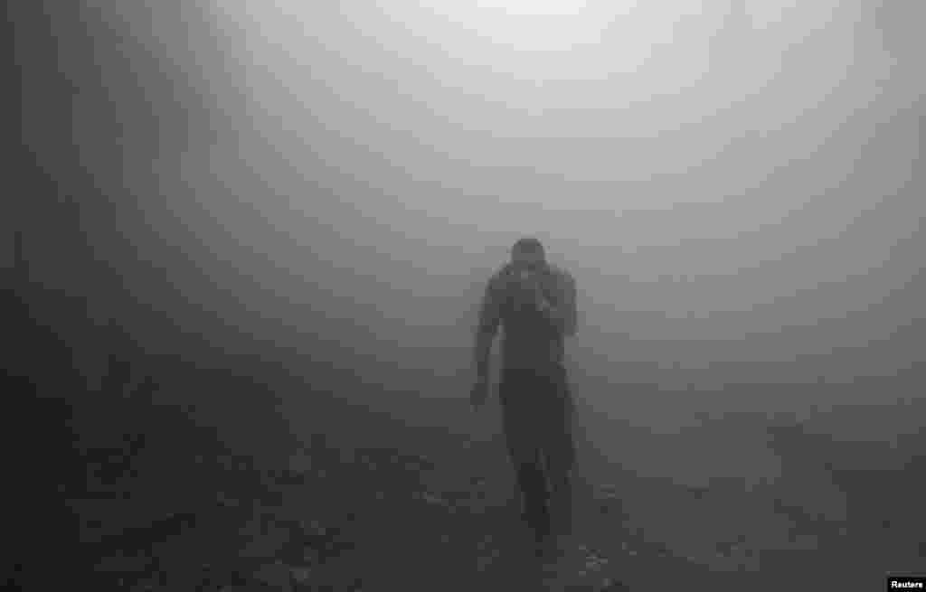 Smoke rises from buildings damaged by missiles fired by a Syrian Air Force fighter jet loyal to President Bashar al-Assad in Raqqa province, eastern Syria, March 15, 2013.