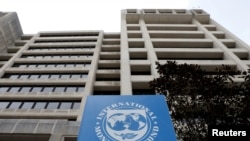 资料照片: 2019年4月8日，美国华盛顿，国际货币基金组织总部大楼。