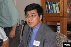 纽约大学城市学院教授夏明 (美国之音方冰拍摄)