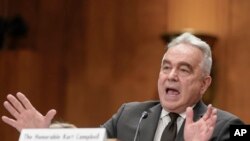 资料照片：库尔特·坎贝尔2023年12月7日出席参议院外交关系委员会针对他出任美国副国务卿一职的人事提名确认听证会。（美联社照片）