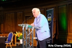 英国最后一任香港总督彭定康在伦敦演讲，席间批评香港施政，又希望香港再次自由。 (美国之音 郑乐捷)