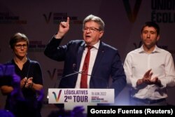 Lider levičarske koalicije Žan Lik Melanšon govori nakon saopštavanja prvih rezultata francuskih parlamentarnih izbora, u centru stranke u PArizu, Francuska, 19. juna 2022.