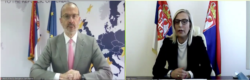 Šef delegacije Evropske unije u Srbiji Sem Fabrici i ministarka pravde Srbije Maja Popović tokom onlajn konferencije upriličene povodom donacije EU Srbiji u okviru pomoći za Poglavlje 23 u pregovorima sa EU (Foto: Fejsbuk stranica EU u Srbiji)
