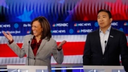 Endru Jeng pored senatorke Kamale Haris u demokratskoj debati 30. novembra 2019.