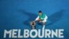 Novak Đoković pozira sa trofejem pobednika Austrelijen opena, 21. februar 2021. (Foto: Reuters/Asanka Brendon Ratnayake)