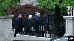 Senatorlar brifingga yo'l olmoqda