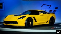 "Chevrolet Corvette" rusumidagi avtomobil.