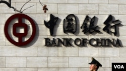Empat bank pemerintah Tiongkok dilaporkan masih tetap melakukan bisnis dengan Iran, meski melanggar sanksi PBB terhadap Iran.