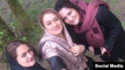 آتنا دائمی و خواهرانش