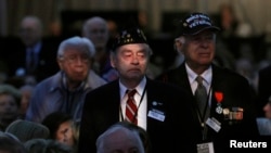 یک قربانی هولوکاست در مراسم بزرگداشت روز هولوکاست در موزه یادبود قربانیان هولوکاست در واشنگتن، پایتخت آمریکا. 