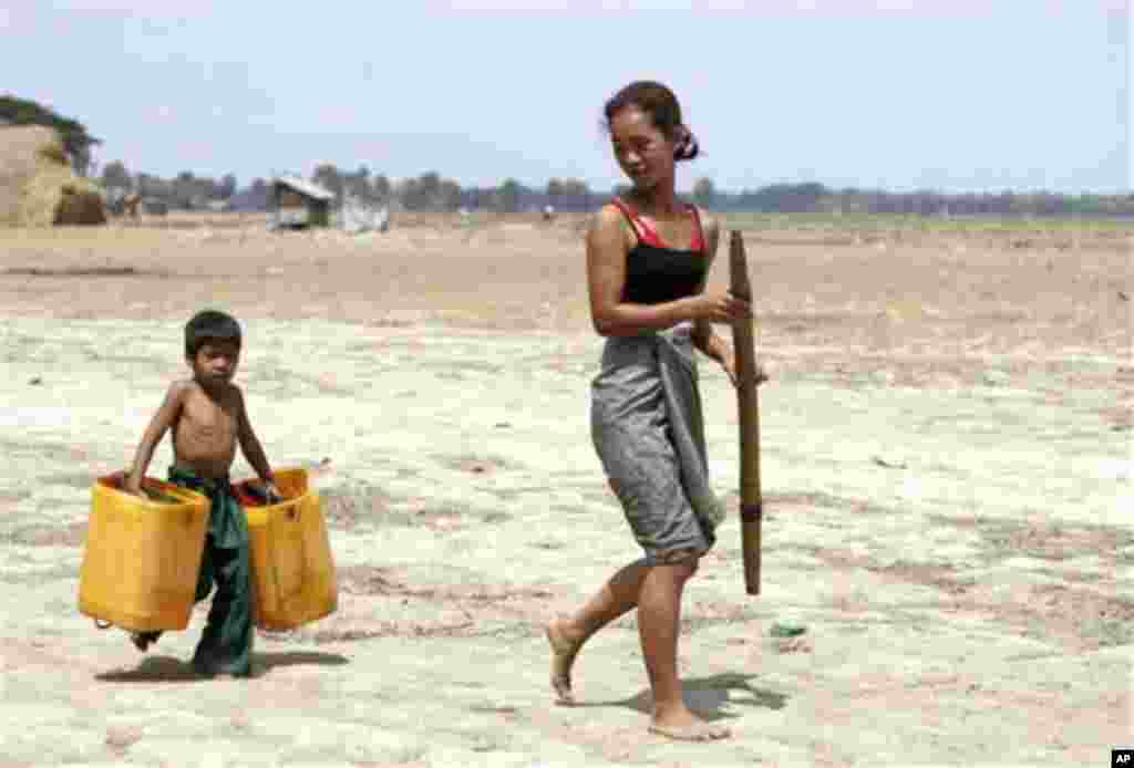 Birmaning ko'plab hududlari suv tanqisligiga yuz tutgan, 7-may, 2014-yil.