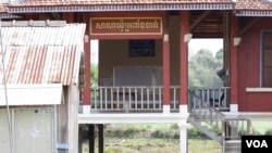 សាលាឃុំត្រពាំងចាន់មិន​​មាន​សកម្មភាពមមាញឹក ក្រោយ​បញ្ចប់ការងារ​មេឃុំ និងក្រុមប្រឹក្សាគណបក្សប្រឆាំង (ស៊ុន ណារិន/VOA)