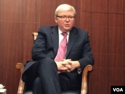 前澳大利亚总理陆克文(美国之音莉雅拍摄)