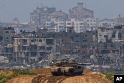 Izraelski vojnici na tenku na poziciji na granici sa Pojasom Gaze, na jugu Izraela, 19. mart 2024.