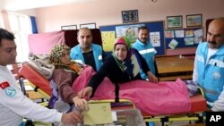 Warga Turki memberikan suaranya dalam referendum hari ini.