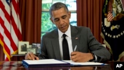 آقای اوباما با تمدید این فرمان یادآوری شد هنوز اختلافات ایران و آمریکا پا برجاست. 