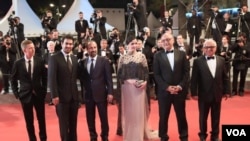 اصغر فرهادی و دست اندرکاران فروشنده در جشنواره کن