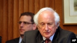 سندر لوین نماینده یهودی ایالت میشیگان از حزب دموکرات، و قدیمی ترین عضو مجلس نمایندگان ایالات متحده 