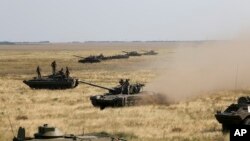 Ukraina tanklari Xerson yaqinida Qrim bilan chegara hududiga tortildi. 12-avgust 2016-yil