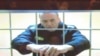 Pemimpin oposisi Rusia, Alexei Navalny, tampak dalam tayangan video dari koloni penjara di Pokrov, menunggu sidang banding di Moskow, Rusia, 24 Mei 2022. (Foto: Evgenia Novozhenina/Reuters)