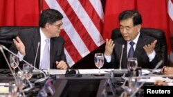 AQSh Moliya vaziri Jek Lu va Xitoy bosh vazir o'rinbosari Vang Yang