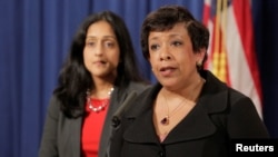 美國司法部長林奇(右)[資料圖片]