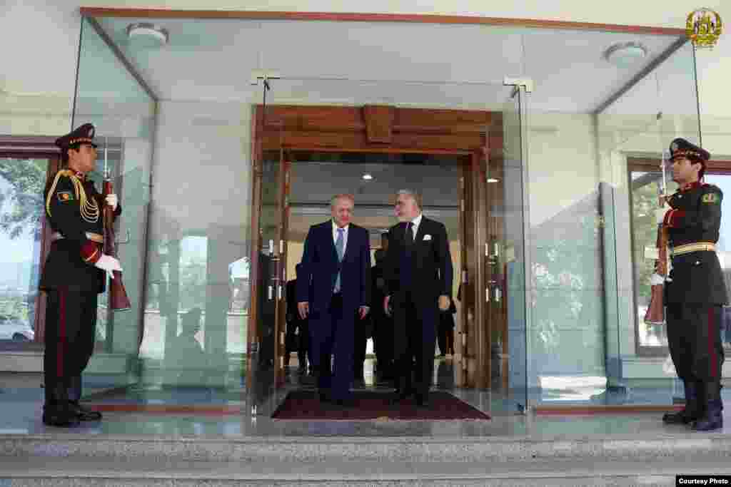 O'zbekiston Tashqi ishlar vaziri Abdulaziz Komilov va Afg'oniston Bosh vaziri Abdulla Abdulla