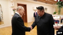 استقبال کیم جونگ اون رهبر کره شمالی از ولادیمیر پوتین رئیس‌ جمهوری روسیه در پیونگ یانگ - ۲۹ خرداد ۱۴۰۳ 