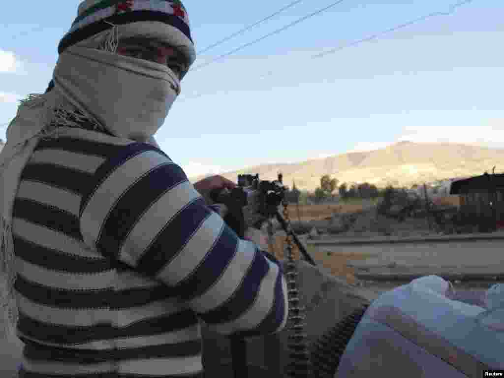Free Syrian Army fighters are seen in Daria near Damascus, Syria, November 25, 2012.