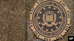 Logo Federalnog istražnog biroa u Vašingtonu, arhiva (AP Photo/Alex Brandon)