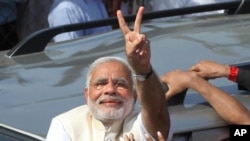 India's main opposition Bharatiya Janata Party’s PM candidate Narendra Modi displays the victory symbol after casting his vote in Ahmadabad, April 30, 2014.